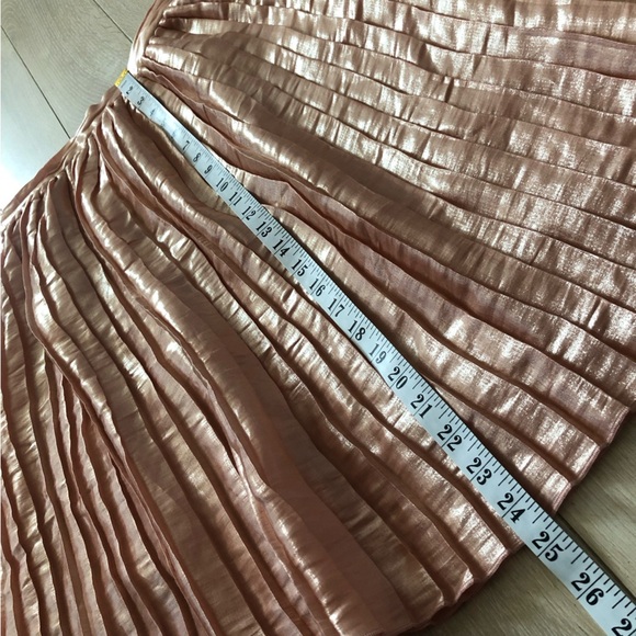 Glamorous Metalic Pleated Mini Skirt in Light Pink Size XS - Picture 9 of 9